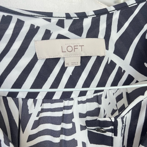 Loft Navy & White Blouse- XS - Picture 4 of 5
